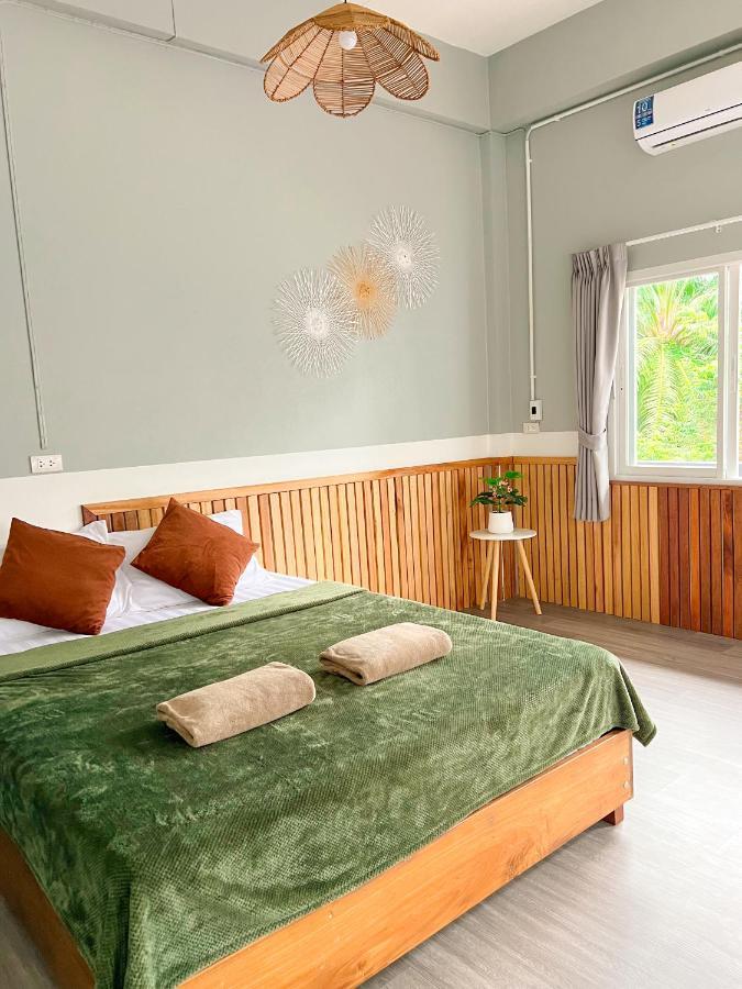 Private Room With Share Bathroom At Little Wild House Khaosok Khao Sok National Park Kültér fotó